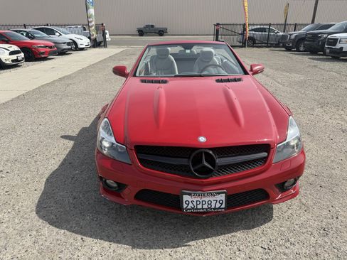 Used 2011 Mercedes-Benz SL 550 image 2