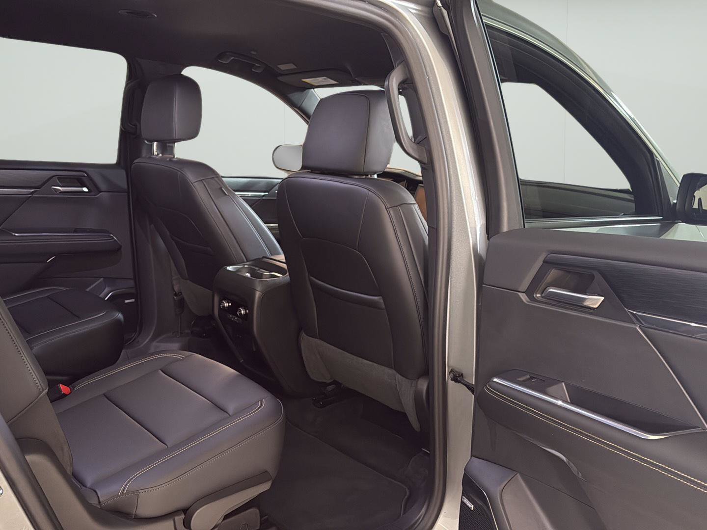 Certified 2024 GMC Acadia Elevation FWD image 18