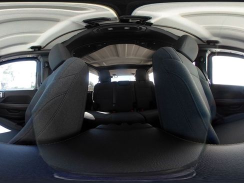 Used 2025 Jeep Wrangler Sahara image 42