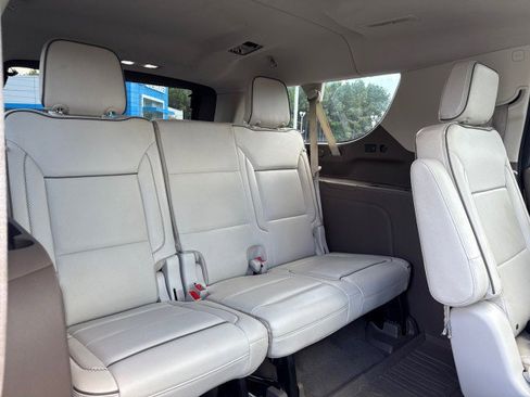 Used 2021 GMC Yukon XL Denali w/ Denali Premium Package image 18