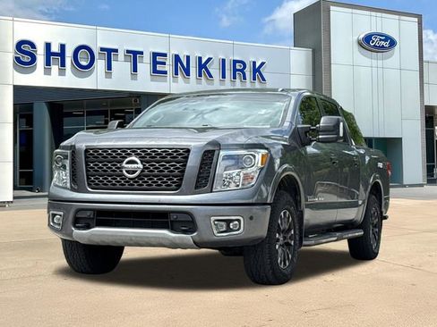 Used 2018 Nissan Titan PRO-4X w/ Pro-4x Convenience Package image 3