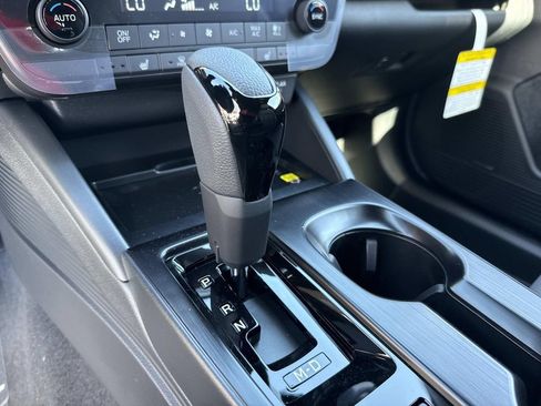New 2026 Subaru Outback Limited AWD/4WD image 32