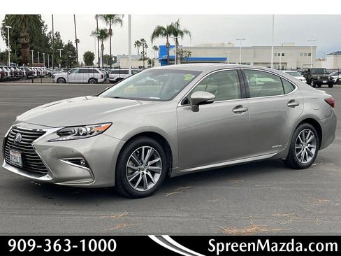 Used 2017 Lexus ES 300h image 1