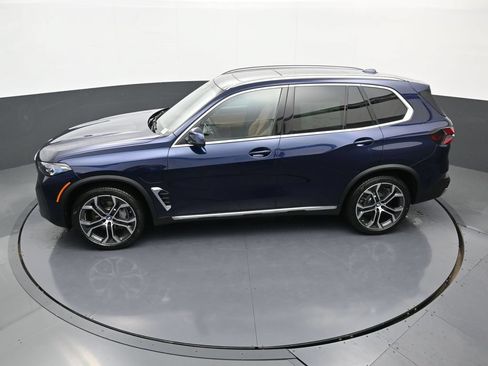 Used 2026 BMW X5 xDrive50e AWD/4WD image 36