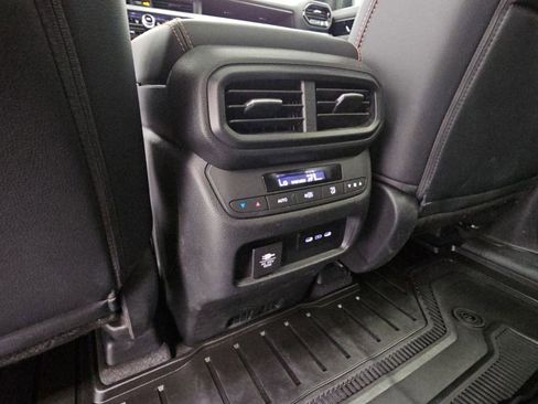 Used 2025 Honda Pilot TrailSport image 30