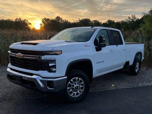 Used 2024 Chevrolet Silverado 2500 LT w/ Convenience Package AWD/4WD image 1