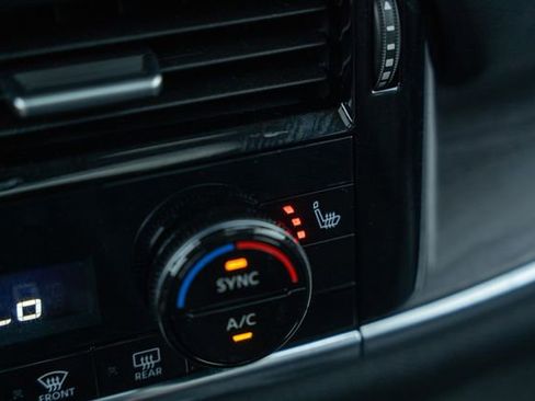 Used 2022 Nissan Rogue Platinum w/ Head-Up Display Package image 36