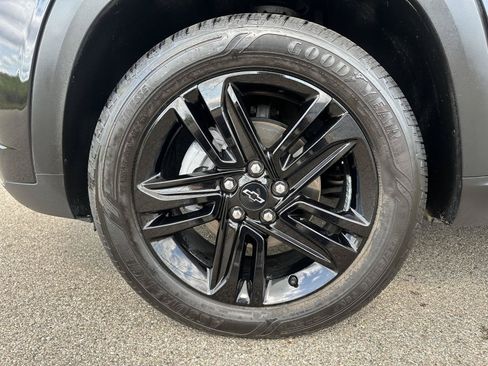 Used 2025 Chevrolet Trax ACTIV w/ Sunroof Package FWD image 7