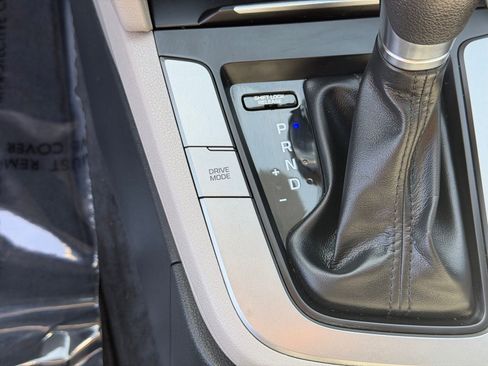 Used 2017 Hyundai Elantra SE FWD image 23