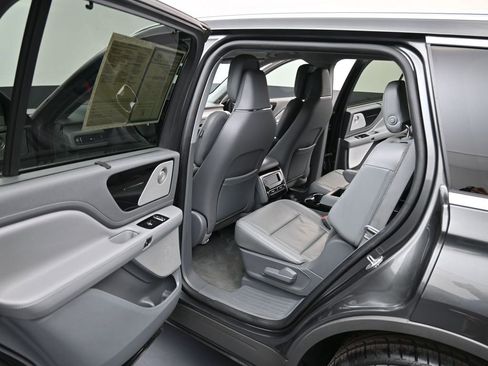 Used 2020 Lincoln Aviator Reserve w/ Equipment Group 202A image 11