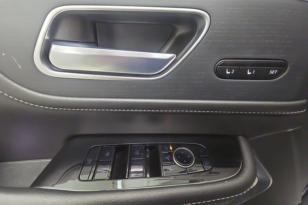 Used 2025 INFINITI QX80 Sensory AWD/4WD image 14