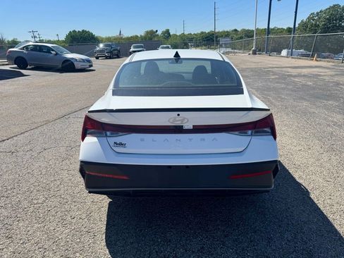 Used 2025 Hyundai Elantra Sport FWD image 6