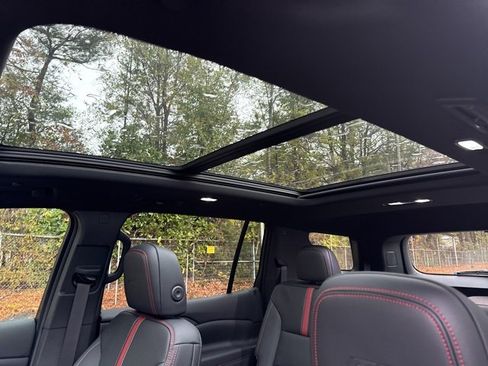 Used 2026 Chevrolet Traverse RS image 40