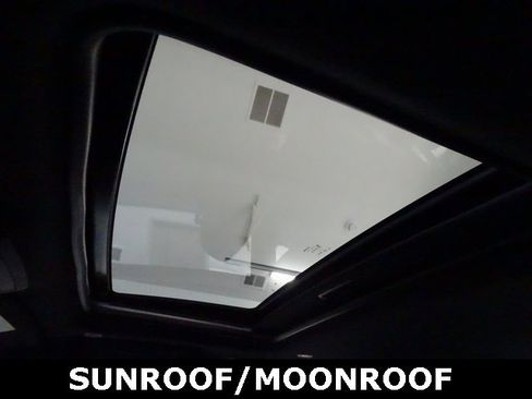 Used 2018 Dodge Challenger GT w/ Driver Convenience Group image 10