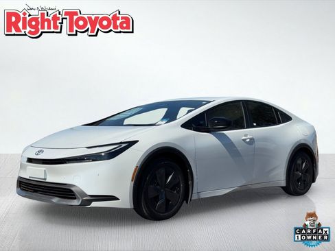 Used 2025 Toyota Prius Plug-In Hybrid FWD image 1