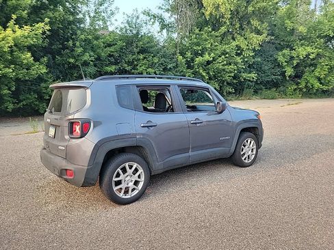 Used 2022 Jeep Renegade Latitude w/ Convenience Group AWD/4WD image 10