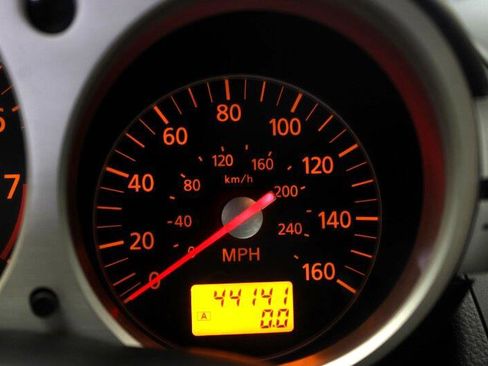 Used 2006 Nissan 350Z Base w/ (N93) Cargo Convenience Pkg image 9