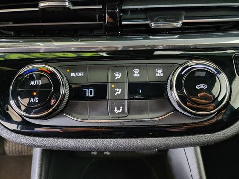 Certified 2025 Buick Envista Sport Touring image 24