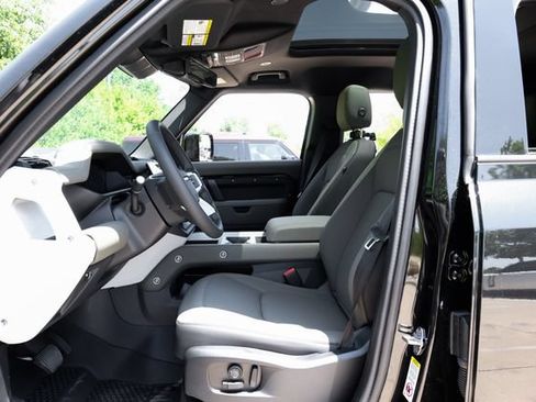 New 2026 Land Rover Defender 110 X-Dynamic SE AWD/4WD image 4