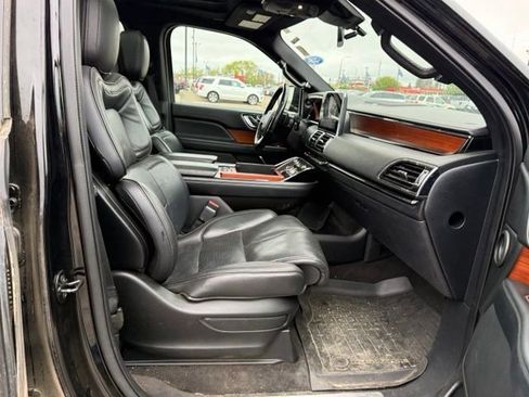 Used 2018 Lincoln Navigator L Reserve w/ Technology Package AWD/4WD image 12