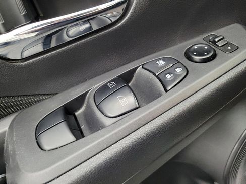 Used 2023 Nissan Kicks SV image 27