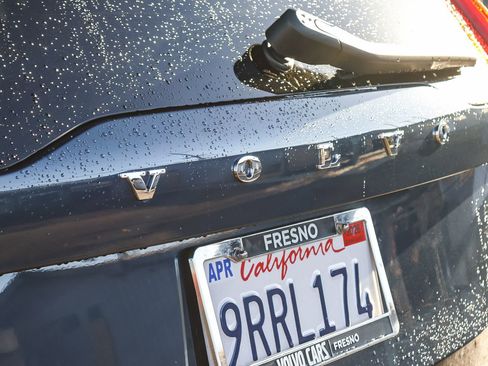 Used 2025 Volvo XC90 B5 Plus w/ Protection Package Premier image 12