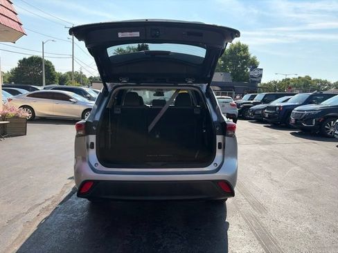 Used 2022 Toyota Highlander LE AWD/4WD image 21