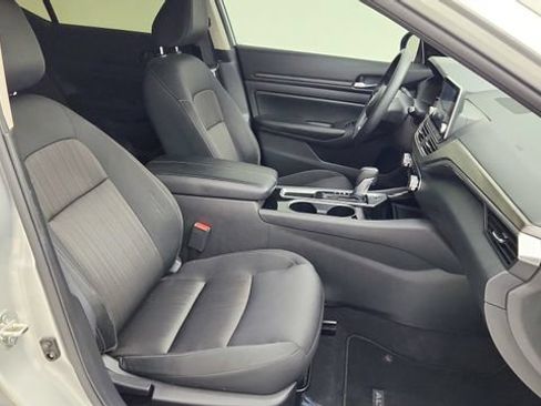 Used 2024 Nissan Altima 2.5 SV FWD image 21