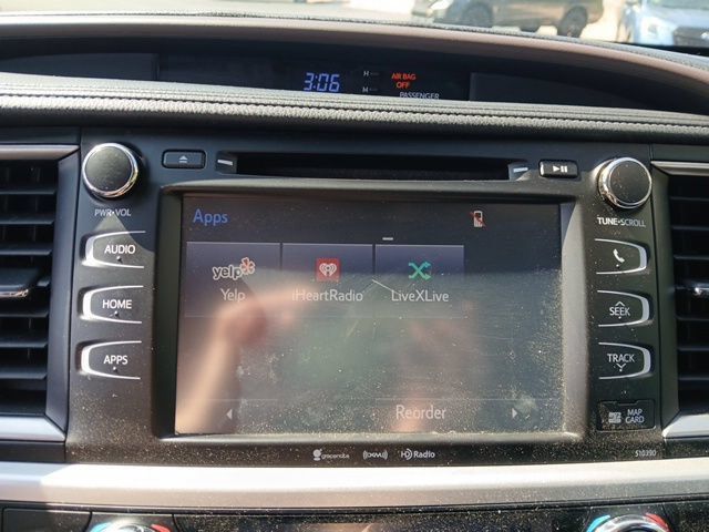 Used 2019 Toyota Highlander XLE AWD/4WD image 29