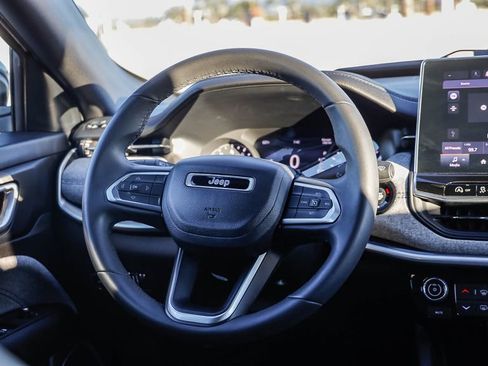 Certified 2023 Jeep Compass Latitude image 17
