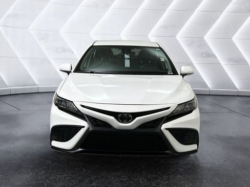 Used 2023 Toyota Camry SE image 2
