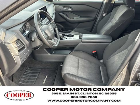 Used 2025 Nissan Rogue SV image 9