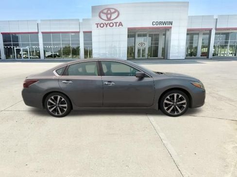 Used 2017 Nissan Altima 2.5 SR w/ LED Appearance Package FWD image 4