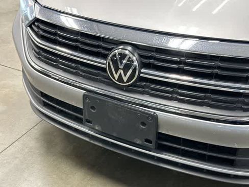 Used 2024 Volkswagen Jetta SE FWD image 29