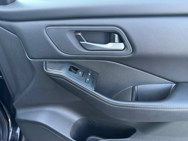 Used 2025 Nissan Rogue SV FWD image 19
