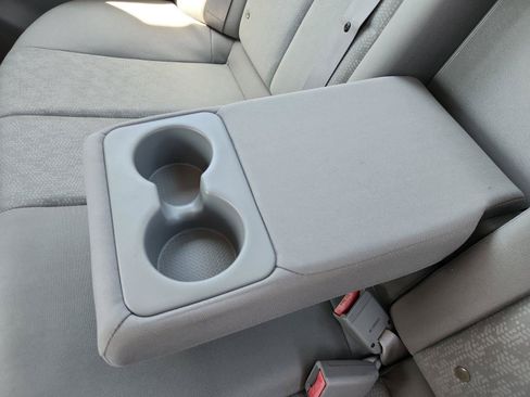 Used 2010 Hyundai Elantra GLS FWD image 12