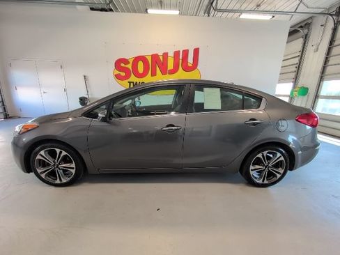 Used 2014 Kia Forte EX w/ Premium Package FWD image 2