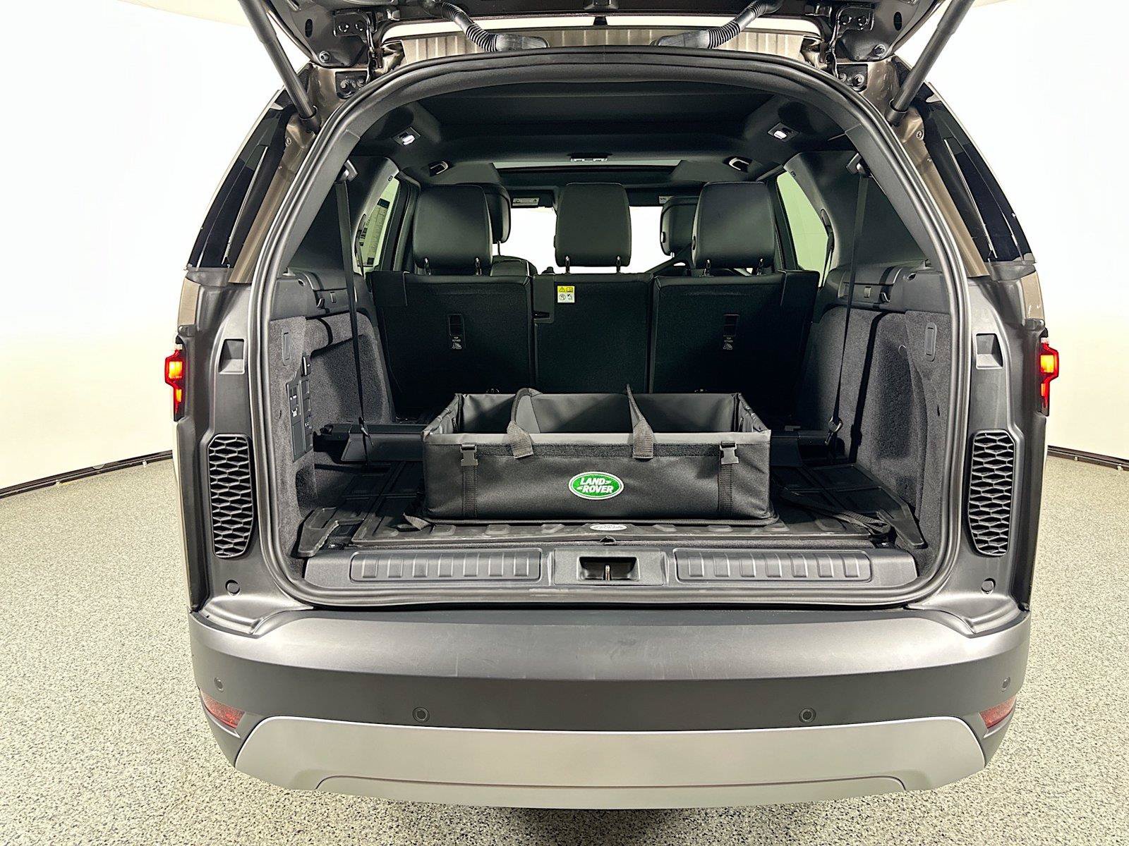 Certified 2025 Land Rover Discovery S AWD/4WD image 19