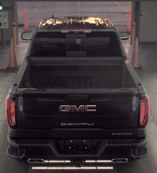 Used 2023 GMC Sierra 1500 Denali w/ Technology Package AWD/4WD image 5