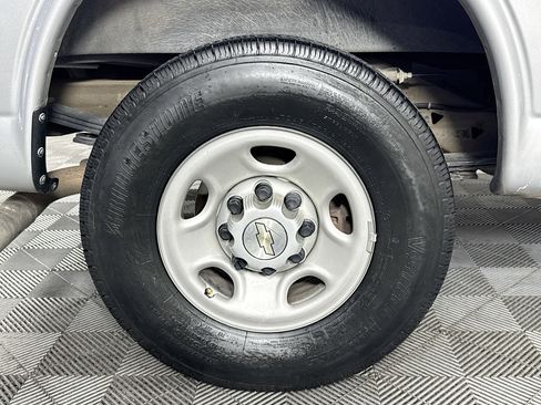 Used 2022 Chevrolet Express 2500 w/ Driver Convenience Package image 27