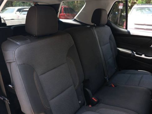 Used 2021 Chevrolet Traverse LS FWD image 36