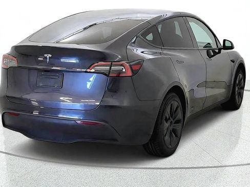 Used 2024 Tesla Model Y Long Range RWD image 8
