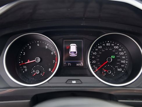 Used 2020 Volkswagen Tiguan SE w/ Panoramic Sunroof Package image 14