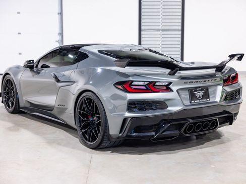 Used 2024 Chevrolet Corvette Z06 w/ Z07 Performance Package RWD image 7