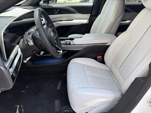 Used 2024 Cadillac Lyriq Luxury RWD image 9
