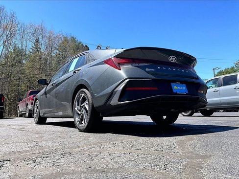 Used 2025 Hyundai Elantra Sport FWD image 6