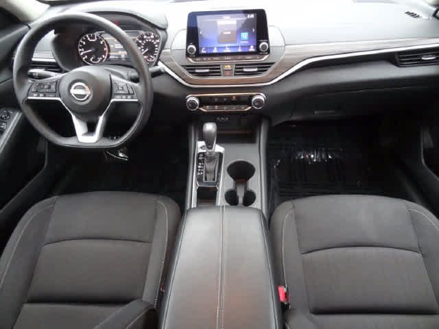 Used 2025 Nissan Altima 2.5 SV FWD image 11