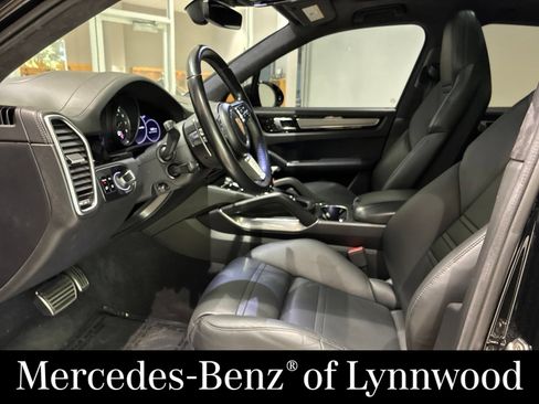 Used 2020 Porsche Cayenne Turbo AWD/4WD image 9