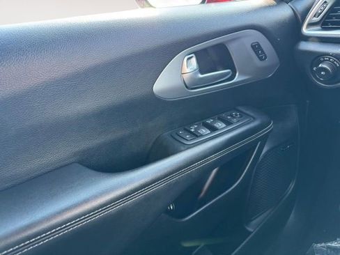 Used 2020 Chrysler Pacifica Limited w/ Advanced Safetytec Group FWD image 36
