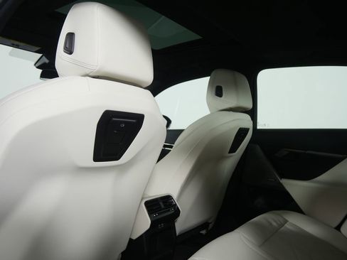 Certified 2025 BMW 530i image 16